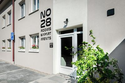 No. 28 Rooms & Apartments