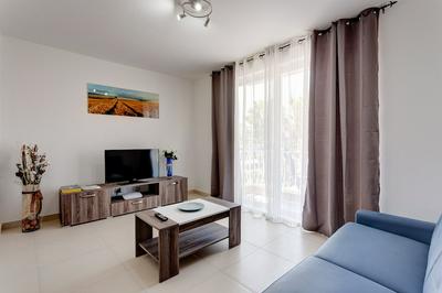 Centric and Modern Apartment Close to Amenities