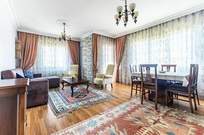 Chic Residence w Balcony 10 min to Hilltown Mall