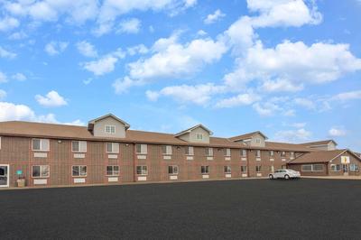 Super 8 by Wyndham Missouri Valley