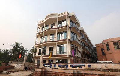 OYO 28314 Hotel Larica