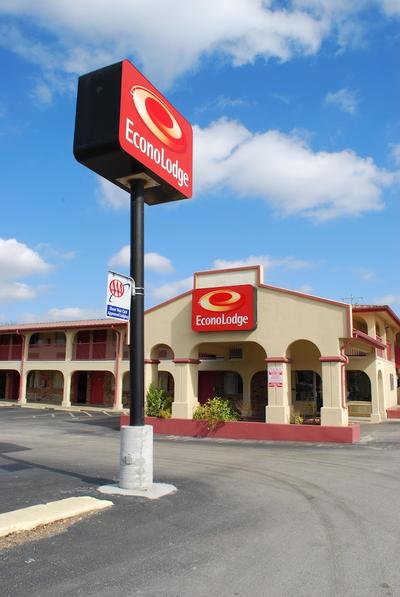 Econo Lodge San Marcos University Area