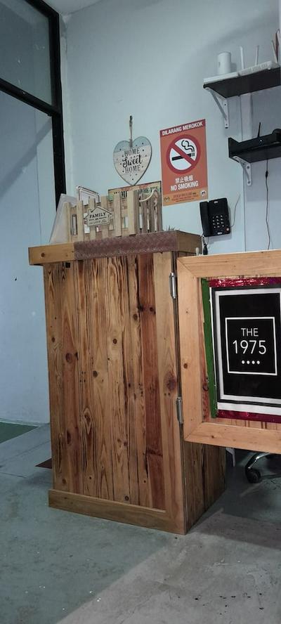 THE 1975 HOTEL EMPIRE