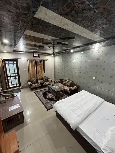 Anushri Lodge And Restaurants