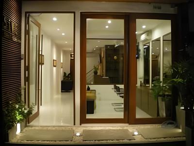 5ive Beach House Hotel