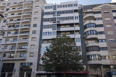 Portuguese Living Columbano Executive