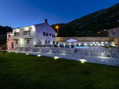 Villa Pave - Six-bedroom Villa With Terrace and Swimming Pool