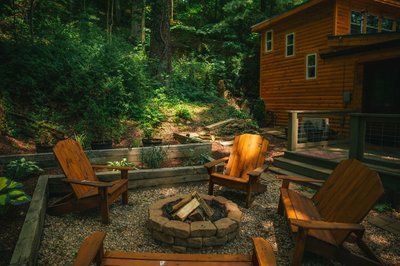Lakefront Hilltop Cabin Hot tub Firepit