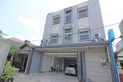 RedDoorz near RS Moewardi