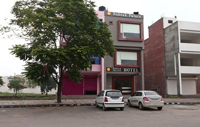 OYO 16678 Rohtak Palace