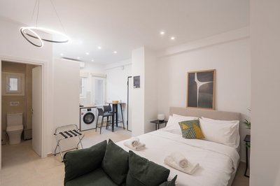 15 Minutes Walk to Acropolis, Minimalist Studio