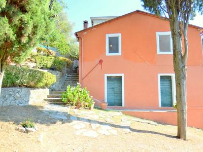 Massarosa Garden Cottage