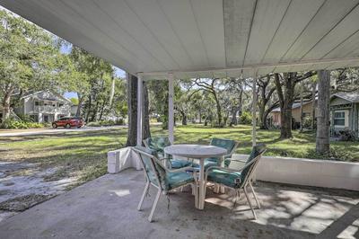 Cozy Crystal Beach Cottage: Walk to Shoreline