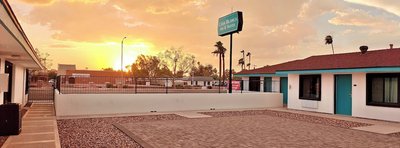Casa Blanca Inn and Suites