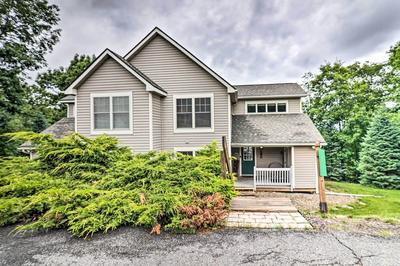 Modern Camelback Mountain Home: 1/2 Mi to Skiing!