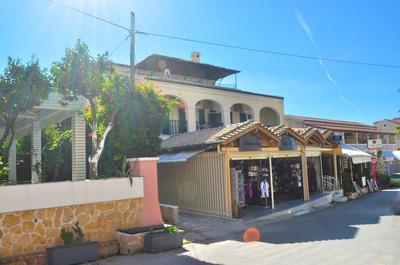 Yannis - Holiday Apartments on Agios Gordios Beach in Corfu