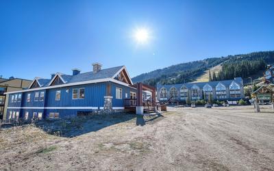 Apex Mountain Lodge