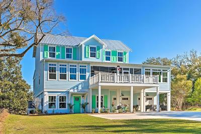 Harbor Oaks Haven: Walk to Front Beach & Downtown!