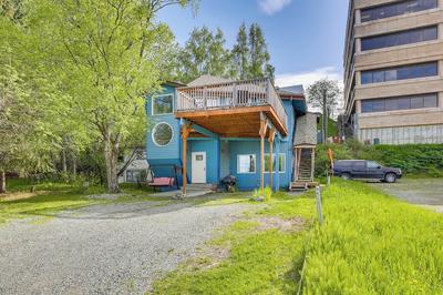 Rustic Anchorage Hideaway: Walk to Coastal Trail!