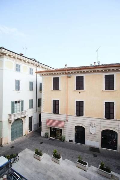 Comfortable Apartment Cavour Square