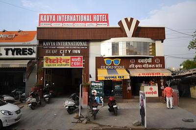 OYO 38412 Kavya International