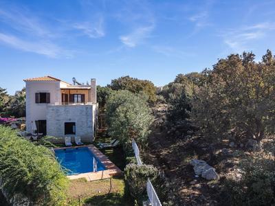 Villa in Prines With White Mountains View