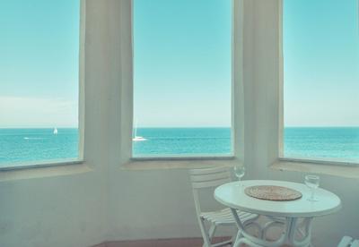 Charming Seafront Apartment, Perfect for Families