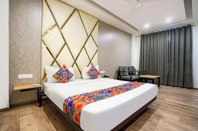 FabHotel Novis Stayz