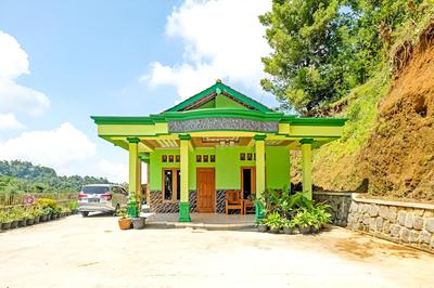 OYO Homes 91095 Desa Wisata Conto