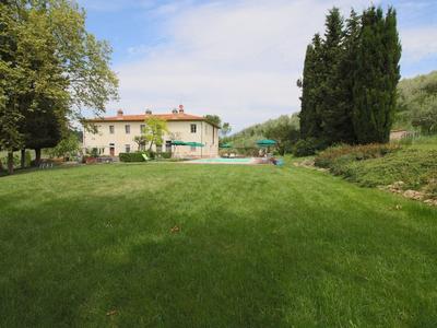 Beautiful Farmhouse in San Gimignano With Pool