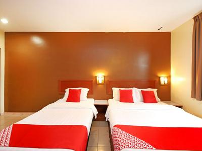 Super OYO 447 Comfort Hotel Meru