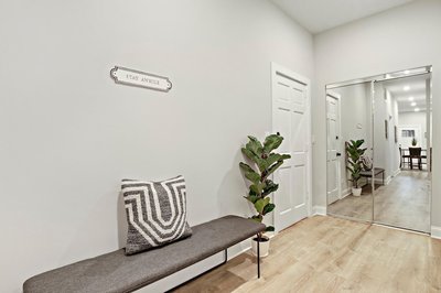 Prime 3BR Apt - Lawndale rep