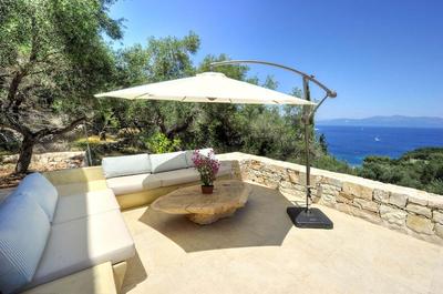 Apeiron II Villa - Sunny Modern Pool - Walk to Gaios