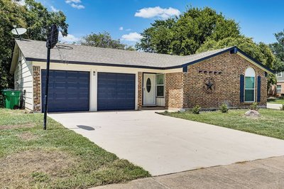 Family Home in Ft Worth Suburbs Near Benbrook Lake