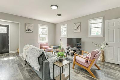 4 Mi to Universities: Quaint Parkville Apartment!