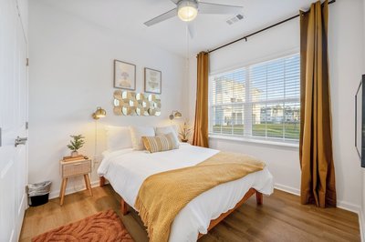 Luxurious Apartments - Pool Gym Bikes, Photo 2