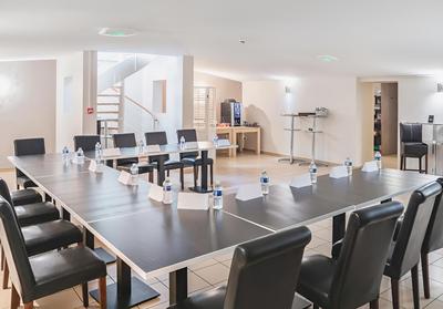 Logis Hôtel Le Chene Dore