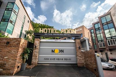 Hotel Moon