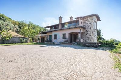 New Refined Villa Rayskaya In Monte Compatri