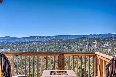 Mountains Majesty Cabin w/ Hot Tub & Mtn Views!