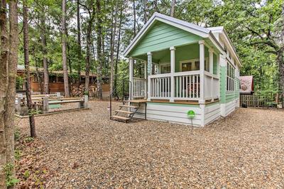 Cozy Broken Bow Getaway w/ Fire Pit, 5 Mi to Lake!