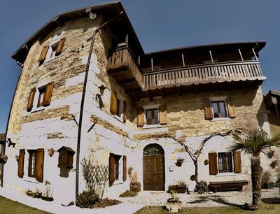 4lander House Balins