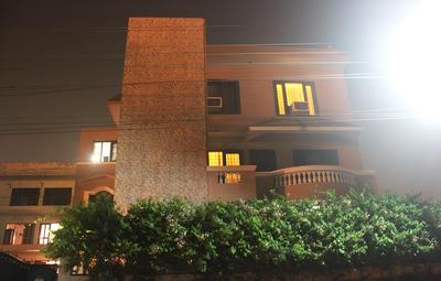 OYO 1875 Hotel Blooms 2