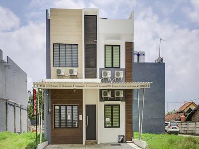 OYO 90940 Guesthouse Colombus G12