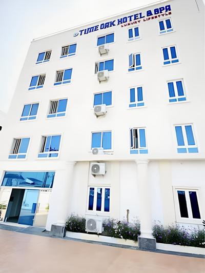 Time Oak Hotel and Suites Royale