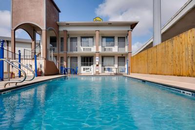 Super 8 by Wyndham San Antonio Pearl District / Downtown