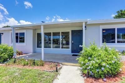 Lake Worth Retreat w/ Fire Pit: 5 Mi to Beaches!