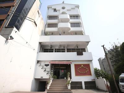 OYO 9985 Hotel Sekhon Grand