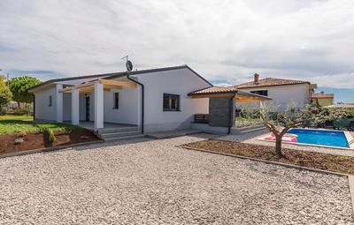 Villa in Novigrad With Private Pool and Beach