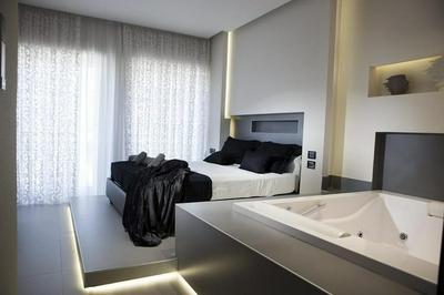 Crystal Skyline Neapolis
